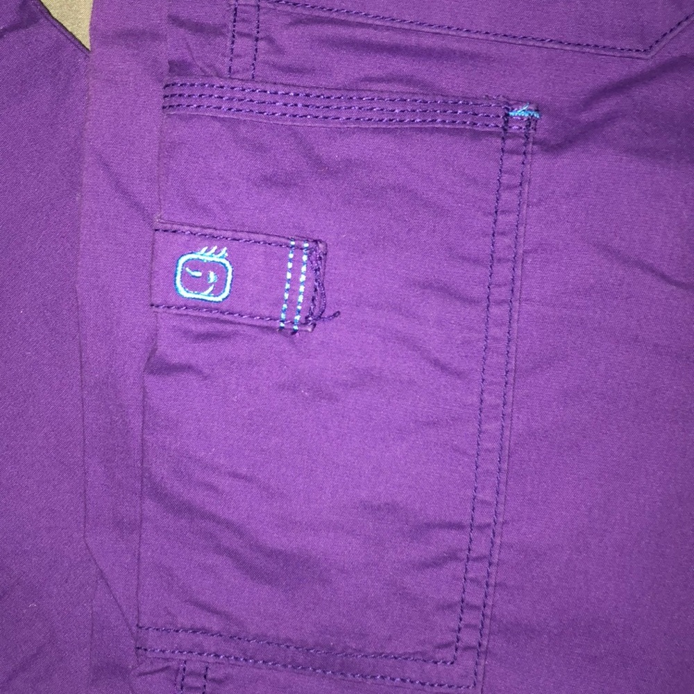 Scrub Set 👩🏼‍⚕️ - Picture 3 of 7